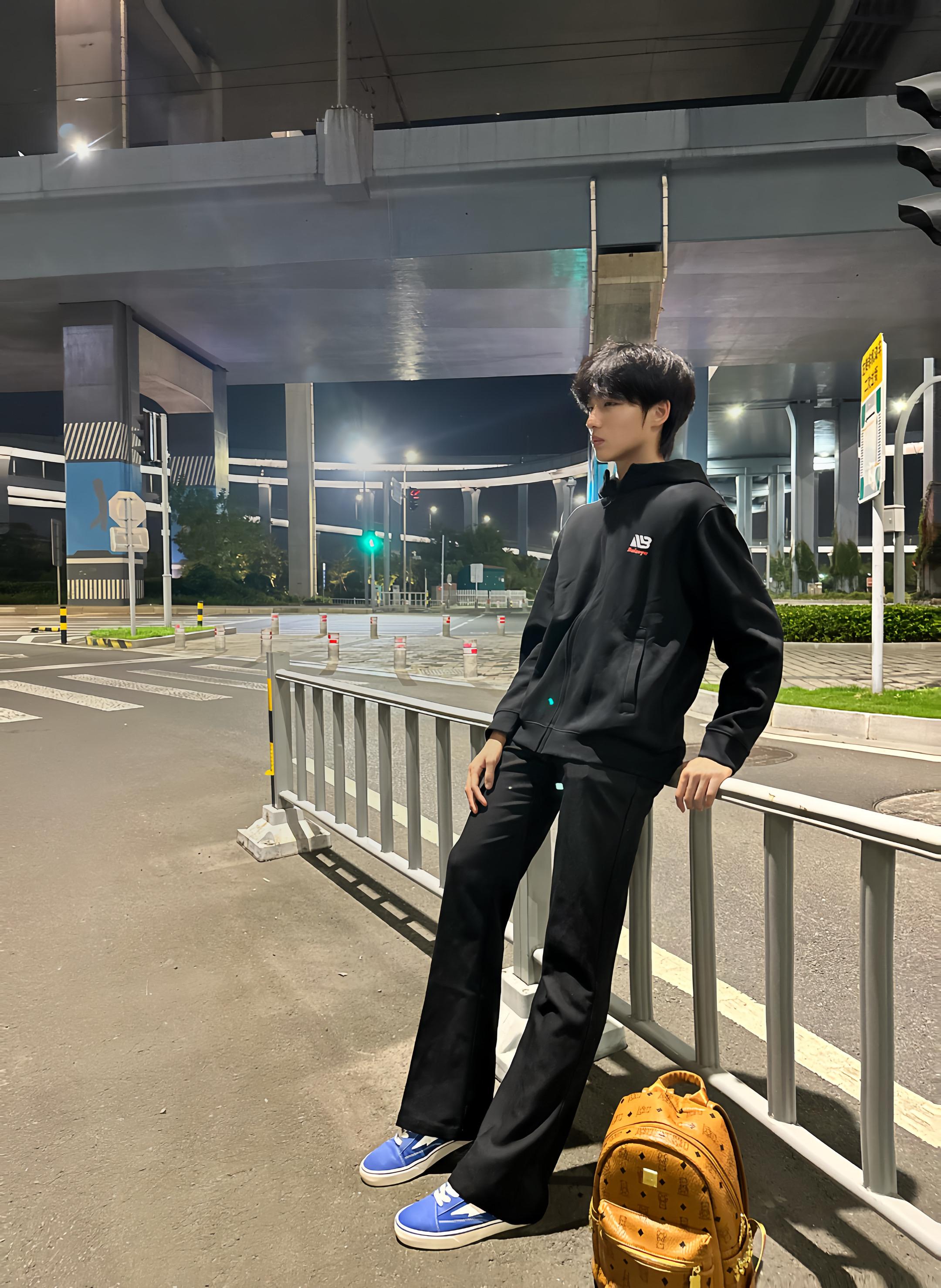 我们之间的误会不用再解开了 你对我来说已经不重要了#ootd穿搭#BAIZEYA#双星闪电滑板鞋