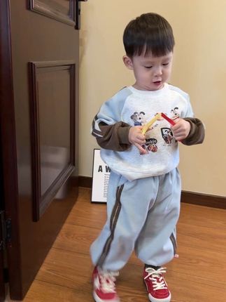 天呐这也太可爱了~ 大降温了孩子的衣服也该换季了,这个可爱的小套装男女宝都能穿,妈妈们快安排吧#男童穿搭 #男童秋季套装 #男童秋款套装 #高品质童装 #儿童穿搭潮童