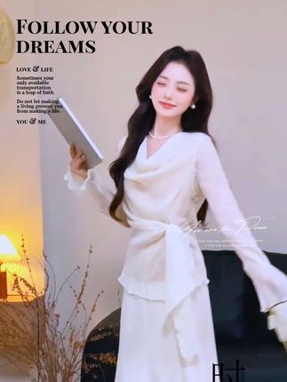 轻盈如诗,温柔如梦,2025流行一整套时尚甜美减龄修身显瘦设计感上衣半身裙两件套,穿出优雅与浪漫。👗✨ #高级感穿搭 #优雅气质
