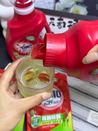 奥妙洗衣液也来大活动了,二十几块钱就到手4件套,两大桶950克正装再加两大袋400克补充装,去污能力强还持久留香,赶紧薅!#洗衣液 #洗护好物 #洗衣液除菌除螨 #超便宜超划算