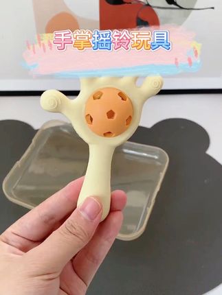 宝宝出生后第一个玩具,妈妈们安排这个就够了,即是牙胶,又是摇铃!#母婴好物 #牙胶 #手摇铃 #手摇铃牙胶二合一 #小月龄宝宝该准备哪些玩具