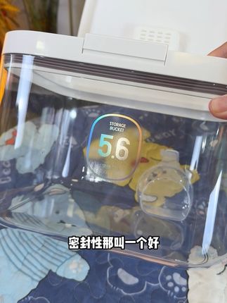 高颜值宠物储粮桶!养宠人人手一个,关键也不贵,密封防潮锁鲜!真的好用!#养狗经验分享 #宠物用品 #储量桶 #宠物出道计划 #萌宠好物