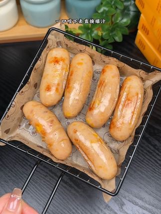 空刻家的纯肉烤肠一定要尝尝,一口爆汁,小朋友放心吃#妈呀太香了 #肉肠 #空刻烤肠 #妈呀太香了