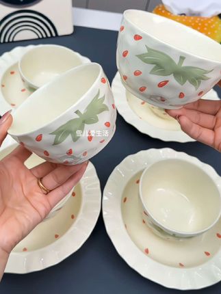 姐妹们有漏不捡白不捡,这价就到手10个釉下彩工艺的碗盘。#陶瓷餐具 #碗盘餐具 #釉下彩餐具