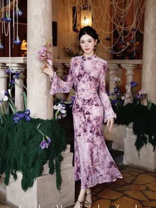 四美子【粉烟霞】2025秋季新款爆款新中式秋款弹力扎染丝绒烧花旗袍裙连衣裙#弹力网纱连衣裙 #秋季旗袍 #长袖连衣裙 #改良旗袍连衣裙 #优雅气质女人味十足