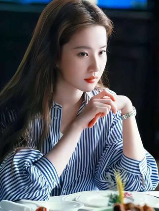 #超好看 #优雅气质 #衬衫 #早秋穿搭 #不一样的感觉