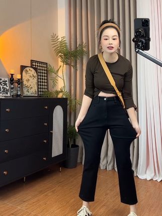 不管版型还是面料都挑不出毛病~ 上身一点也不挑人,好穿搭! 小个子也能轻松驾驭!#ootd穿搭 #烟管裤穿搭 #烟管裤#显高显瘦显腿长 #今天穿什么