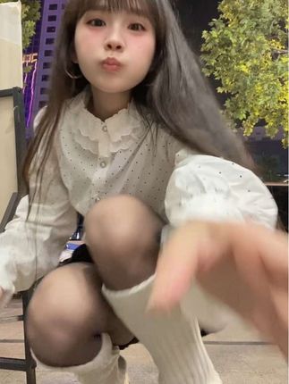 街道上拥挤的人群 似乎有了些许节日的气氛 又是一年国庆 一个中秋 一个秋天的到来 温柔的歌配温和的天气以及温柔的我 你好,秋天。