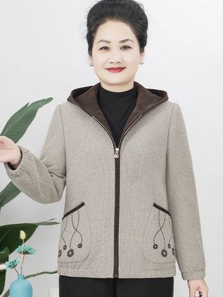 #外套穿搭 #妈妈穿搭 #减龄气质 #气质范 #风衣穿搭