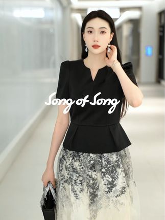 #歌中歌 #穿出自己的风格 #自信的女人最漂亮 #优雅永不过时 #端庄秀丽俏佳人
