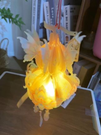 快到中秋节了,和孩子一起做个中秋灯笼吧!寓意满满,不仅可以培养孩子的动手能力 ,提着自己做的灯笼才有成就感#手工diy #中秋灯笼 #中秋手工灯笼 #亲子手工
