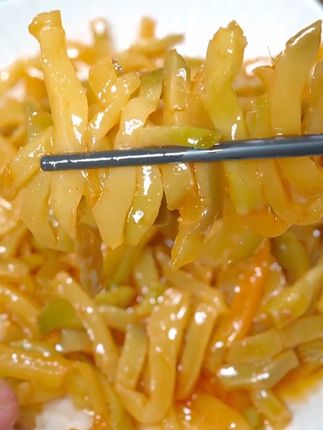 超级下饭的榨菜 榨菜丝又脆又嫩,搭配粥和馒头简直太合适了#下饭菜 #哇又便宜又好吃 #好吃不贵 #榨菜 备得福麻油榨菜丝 香脆榨菜鲜香脆嫩即食咸菜下饭菜