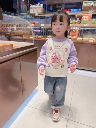哇塞,新款亮片会变色的卡通拉布布卫衣,这哪个小女孩能拒绝呀?太可爱了吧,卫衣棉的料子柔软舒适,快快给女儿安排上#卫衣 #拉布布 #生女儿就要这样穿 #萌娃穿搭