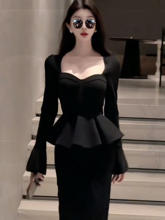 #黑色高级感穿搭#通勤穿搭万能配色公式#小个子初秋显瘦穿搭 #轻松get酷飒甜辣的黑白穿搭#这个秋天被琥珀系治愈了