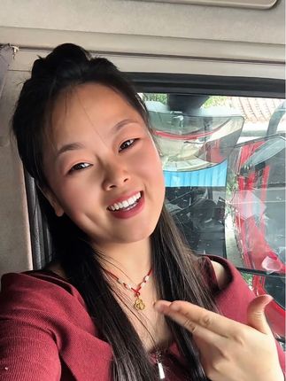 心态胜过年龄,微笑胜过颜值,健康胜过金钱,三观胜过城府,无论你经历了什么,记得带上善良和感恩,去遇见温暖和幸福 #货车司机的生活 #生活百般滋味你要笑着面对 #心态好就是最大的财富 #不管美不美