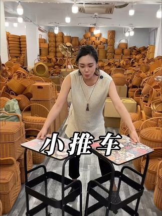 小推车收纳来噜 两层设计即美观又实用,日常装零食、青菜都很ok,当吃饭的小桌子也可以,喜欢的姐妹赶紧冲吧#置物架变餐桌 #收纳车 #收纳整理 #置物架 #置物架收纳