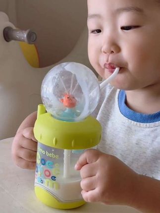 带娃喝水,真的少不了这款小鲸鱼水杯,宝宝一吸就会喷泉好可爱谁懂…#水杯推荐 #萌娃日常 #鲸鱼杯