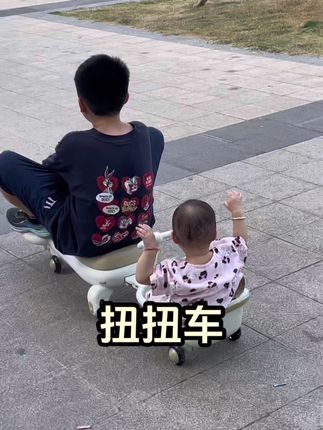 快乐的童年怎么可以少了扭扭车#扭扭车#扭扭车的快乐