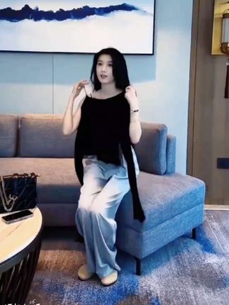 梦优莱黑色辣妹风长袖体恤女春秋冬不规则链条露肩打底衫显瘦上衣#潮流百搭t恤 #夏日搭配推荐 #时尚洋气百搭 #显瘦t恤上衣