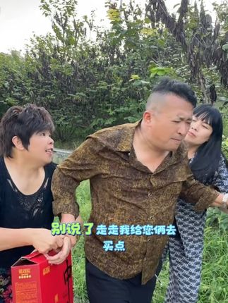 月饼甜甜,情意绵绵#月饼#中秋节#原创视频#现场实拍 想吃月饼的点击下方小黄车下单吧