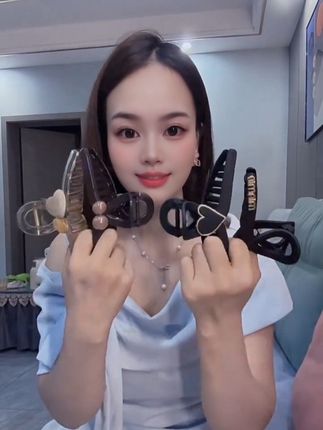 头发多的姐妹,后脑勺用这个抓夹真的美哭了,宽式多样而且抓得牢牢的很实用#抓夹#头饰发饰#好物推荐 #鲨鱼夹