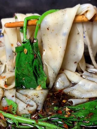 #裤带面 #宽面 #地方特色美食 #谁懂这一口的好吃程度 #妈呀太香了