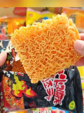 #双胞胎干吃面 金黄酥脆双胞胎干吃面,小包装,一口咔滋超解馋 #太好吃了
