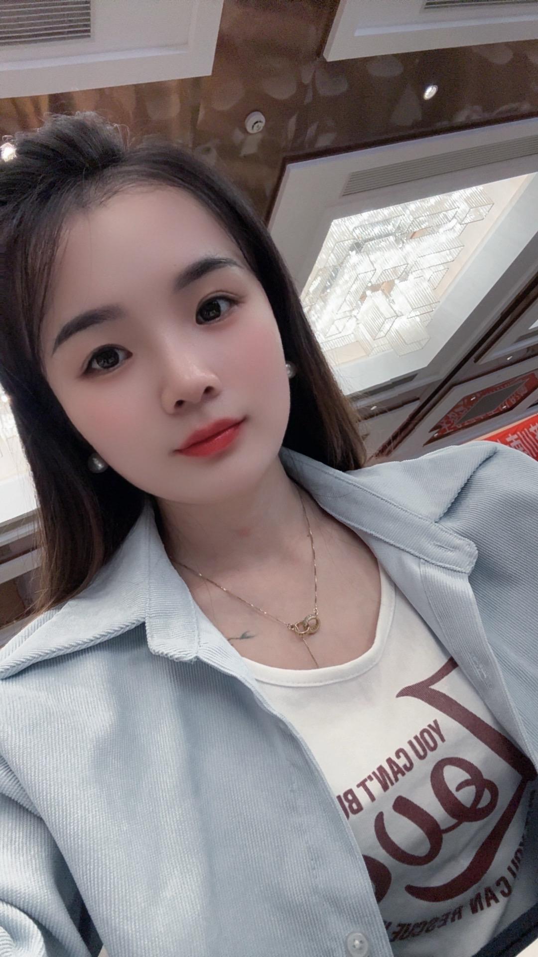 身为女子之身,能屈能伸,我可以吃苦,也可以享福,干活我从来没有输过,我没有那么矫情,粗活细活我都照样干,工作时我照样狼狈不堪,休息时我也可以把自己打扮的精致,我能享受美味佳肴,也可以咽下粗茶淡饭,生活赐予我什么,我都全盘接受,所以我们不需要羡慕任何人,趁还没倒下干就完了!#好࿆好࿆爱࿆自࿆己࿆吧࿆