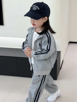 早秋穿搭~超适合上幼儿园的小朋友,灰色调搭配撞色条纹设计也太酷了,男女宝穿都好看!#高品质童装 #潮酷穿搭