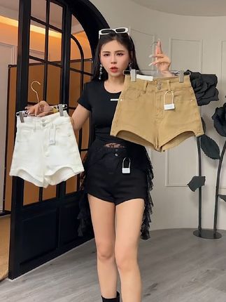 #短裤 高腰显瘦设计感牛仔短裤#小个子穿搭 #穿出大长腿#显瘦穿搭 #牛仔短裤