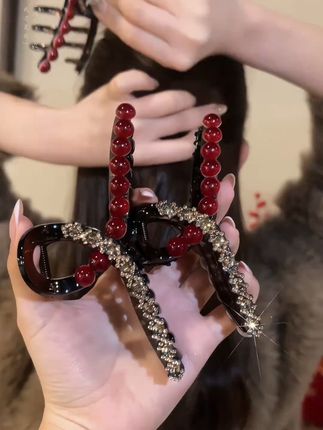 #头饰发饰 #简单好看发型 #洋气减龄 #适合所有脸型 #过年就要美美哒