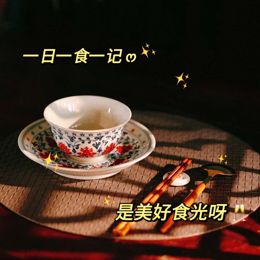 发现了一套超好看的一人食餐具🍚。景德镇高温青花釉里红缠枝莲一人食餐具,自用送人都超级nice!#高颜值餐具 #一人食 #手工 #青花瓷 #禛言堂
