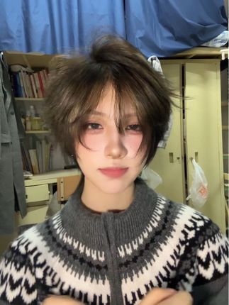 要是我是个农民就好了 这样嘀嗒嘀嗒下雨的时候 我想起的就是庄稼 而不是你了˃̣̣̥ᯅ˂̣̣̥#手势舞 #萌妹#摩羯