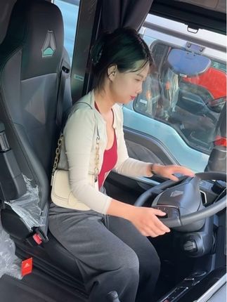 今天@卡车阿捡《敏家》 突然叫我和他去看车,这?我也看不懂啊🫣