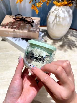 保湿补水芦荟胶,夏季用着合适#芦荟胶 #夏日护肤 #补水保湿 #舒缓肌肤 #敏敏肌可用