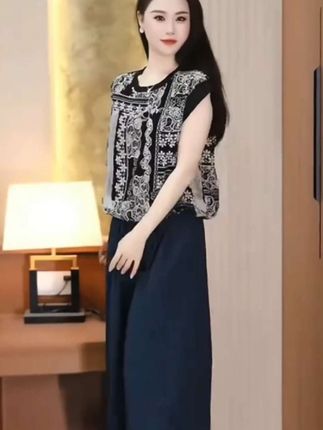 #夏季新款时 尚百搭宽松休闲套装圆领半袖花边阔腿裤透气妈妈两件套#谁穿谁好看