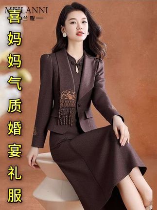 #早秋不费力显贵穿搭 家人们!想在春秋季节穿得大方得体又减龄吗?分享新中式国风旗袍连衣裙两件套装。特别适合40到50岁的姐妹们,这可是十三行的时髦装哟!