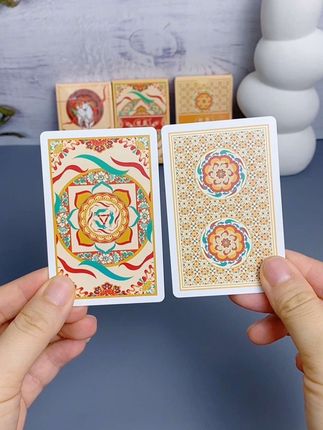 高颜值塑料扑克,防水耐磨弹性好韧性佳,手感质感相当棒!工厂直发价格优惠划算性价比很高!喜欢的老板抓紧囤!#扑克牌 #塑料扑克牌 #高颜值 #是时候安排一下了 #工厂直发
