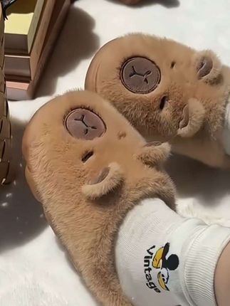 我也不想买呀!可它是卡皮巴拉棉鞋耶,还是亲子款!!好可爱好喜欢,好穿又暖和#儿童棉鞋#加绒保暖儿童鞋#卡皮巴拉#冬季棉鞋#儿童棉拖鞋