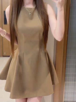 国庆假期备选的裙子!!#高级感穿搭 #气质穿搭 #约会穿搭 #赫本裙