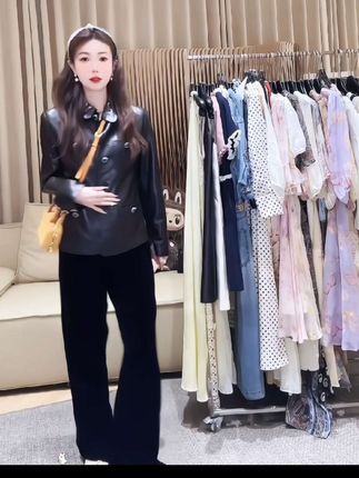 姐妹们我一定要特别推荐给你们这款,重工绵羊皮外套,它特别好看,大气,复古,又高级又洋气,它特别软穿起来特别舒服#强烈推荐 #气质皮衣 #穿搭新风尚 #视频同款