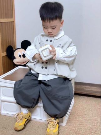我希望我的小孩 他是一个勇敢的男孩子 少一些遗憾 多一些快乐 他不必爱很多人 也不必执着于被爱 不辜负每一份热情 也不必讨好每一份冷漠 三观正 明是非 懂感恩 懂得的道理比我多 看过的世界比我大 我希望他可以活成自己喜欢的样子 独立而坚强温暖而明亮 勇敢而自信 #骗你生儿子 #潮童穿搭 #男宝穿搭 #萌娃穿搭 #男生穿搭