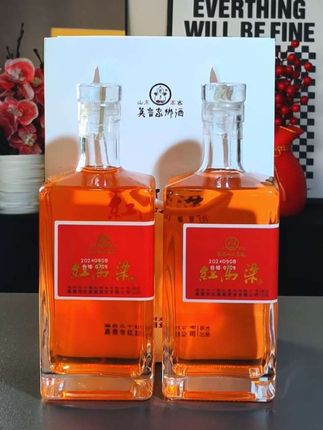 影视剧《红高粱》同款高粱酒。酒体呈琥珀红,清芝兼香型,一口品三香,没喝过的快来尝尝。#白酒 #口粮酒 #高粱酒 #好酒推荐 #纯粮酿造