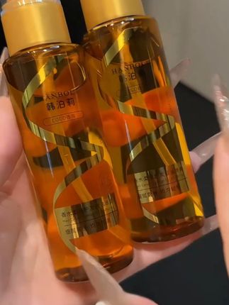 "9块9两瓶护发精油!喷上抚平毛躁。喷雾细腻不粘腻。烫染受损可用。#护发精油 #头发护理 #柔顺光泽