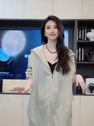 小乖逃D杏色条纹连帽衬衫绿色条纹防晒休闲#今天穿什么 #气质穿搭 #这也太好看了 #高级感穿搭 #洋气减龄