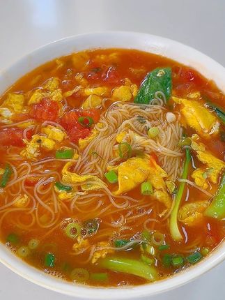 小饭搭子点名要吃的#西红柿鸡蛋面 汤酸开胃,黏黏糊糊的,几分钟就搞定了,营养美味又好吃!