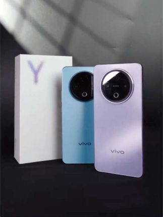 vivo Y500,史上最强8200mAh超薄蓝海电池,半固态电池技术,-20°C至40°C稳定续航。IP69+满级防水防护,无惧24小时久泡,三倍IP69防水能力。