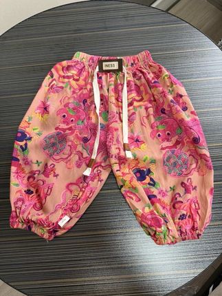家人们!A类棉绸灯笼裤来啦!给娃穿巨舒服,像裹着云朵凉丝丝的~ 宽松防蚊还百搭,夏天穿它疯跑都不闷汗,闭眼入!#面料舒适透气 #每日童装穿搭分享 #童装 #防蚊裤 #高品质童装