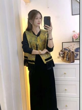 25新款早秋重工提花缎面拼接马甲无袖穿搭#春秋穿搭 #复古风穿搭 #新款早秋款女装 #新中式穿搭 #新中式马甲
