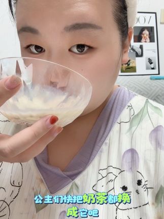 每天重油重盐不如来碗鲜炖银耳羹,美味清甜。秋天很合适。#森优鲜炖银耳#强烈推荐 #这也太香了吧 #女生必备